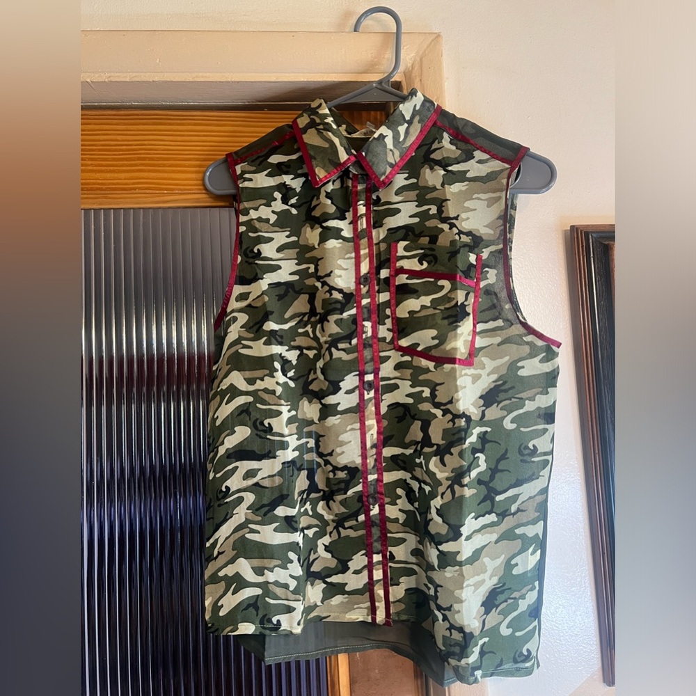 The Hanger sheer camo sleeveless top 19 ptp